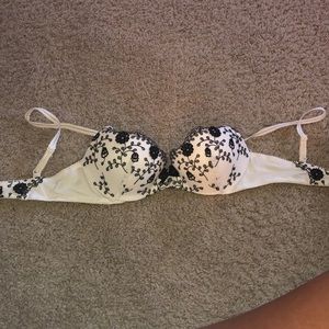 Victoria secrete bra